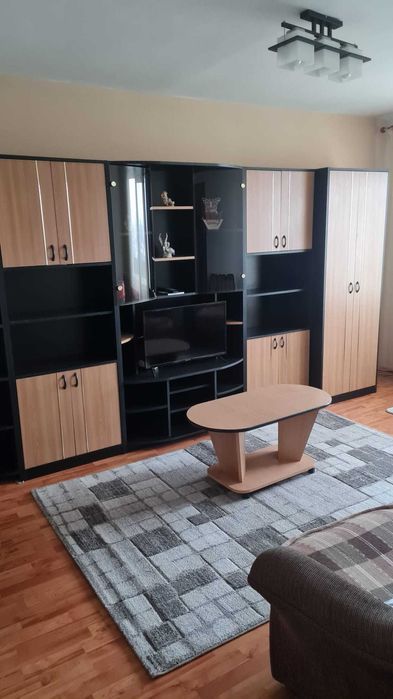 Inchiriez apartament