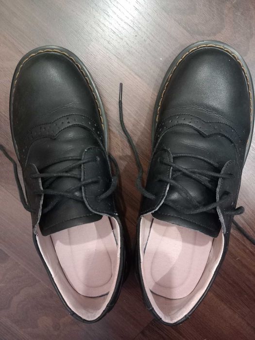 Vand pantofi cu siret/ bocanci tip Dr Martens,  38