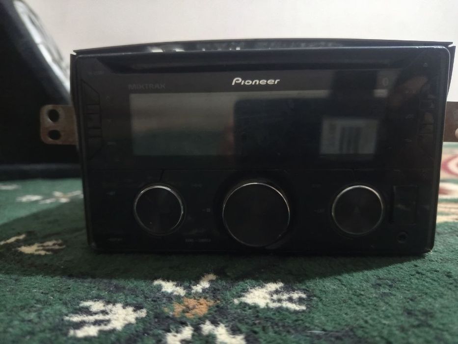 Magnitofon Pioneer va bass kalonka sotiladi.