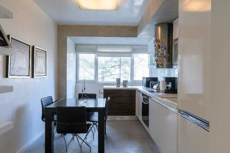 Продава се Двустаен апартамент в София, Левски В - 70 кв.м за 1315 €/кв.м - Снимка #2