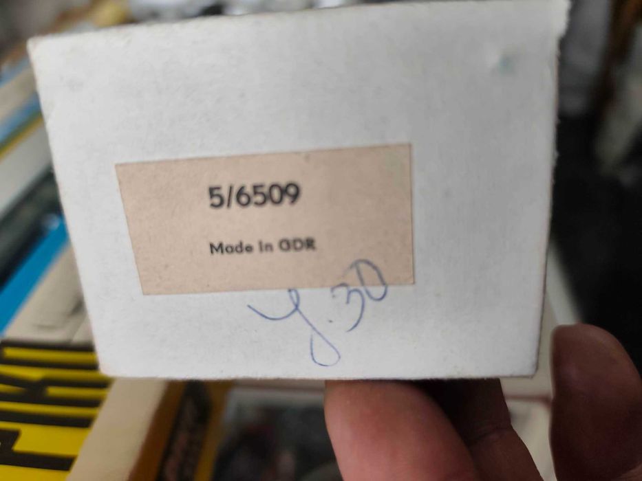 Локомотив вагони релси пико piko