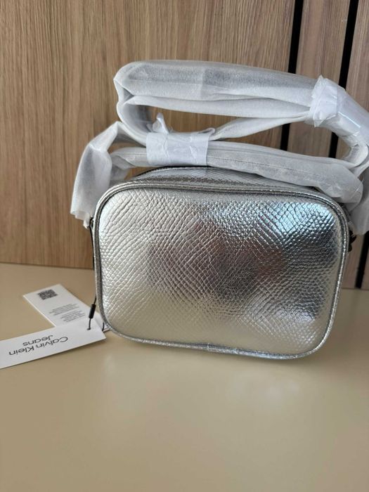 нова дамска чанта Calvin Klein