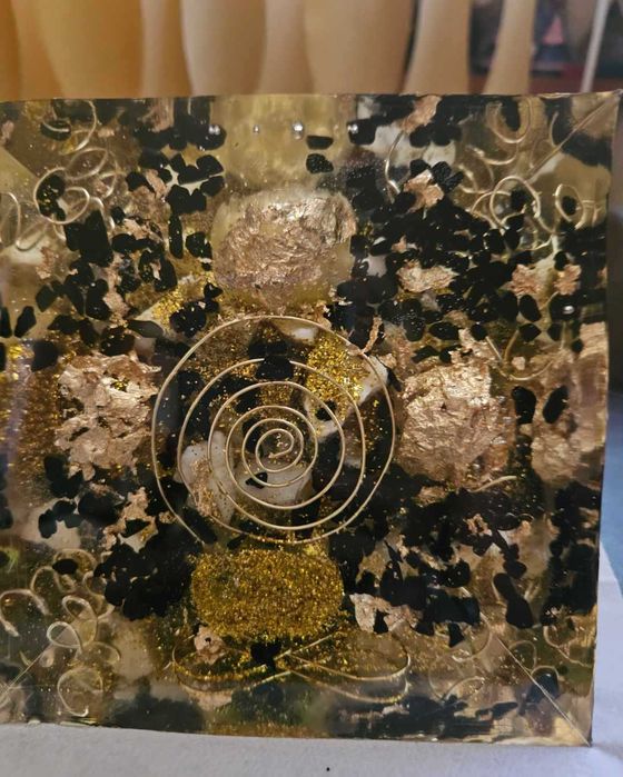 Piramida handmade 16,5 cm, aduce calm, liniște, pace, armonie