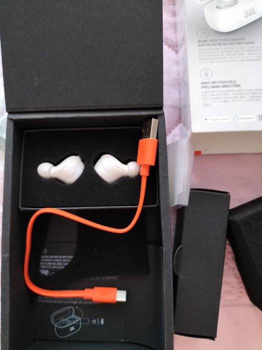 Продам наушник JBL 300TWS