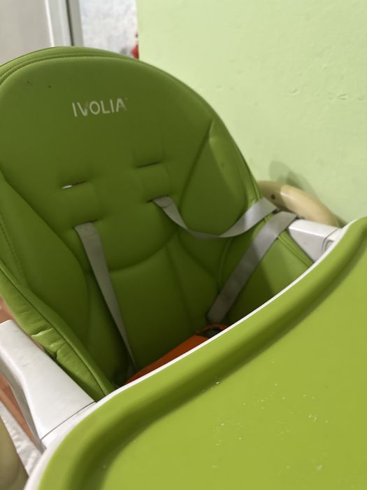 Это детский стульчик для кормления Ivolia