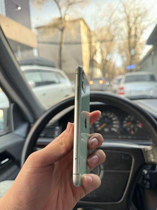iPhone 11 в отличном состоянии