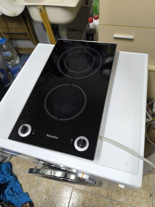 Керамичен плот Miele KM400