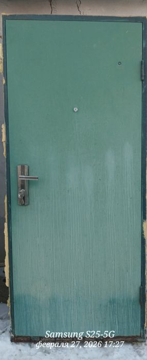 Продам металлическую самодельную дверь.