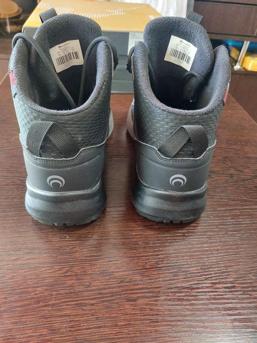 Зимняя обувь кроссовки