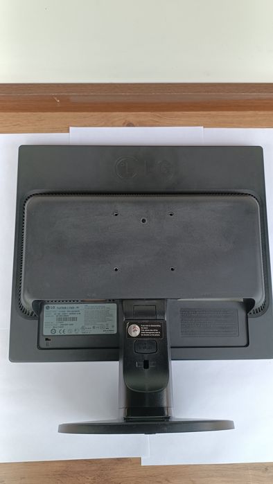 LG 17 monitor komp va nout uchun