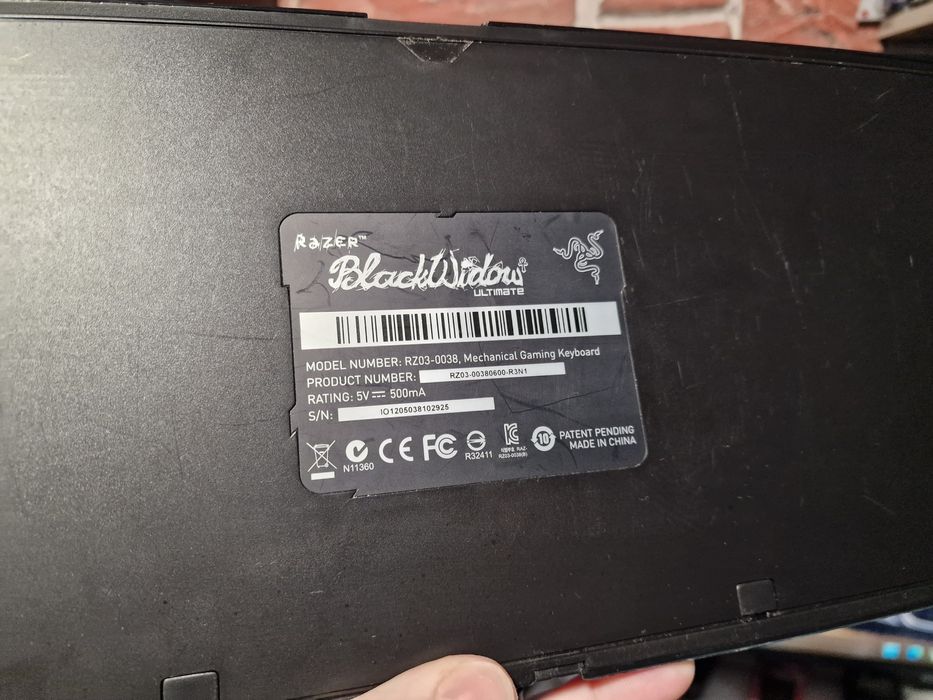 Tastatură mecanică Razer BlackWidow Ultimate – Switch-uri albastre