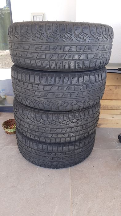 Anvelope iarnă 215/45 R18 93V