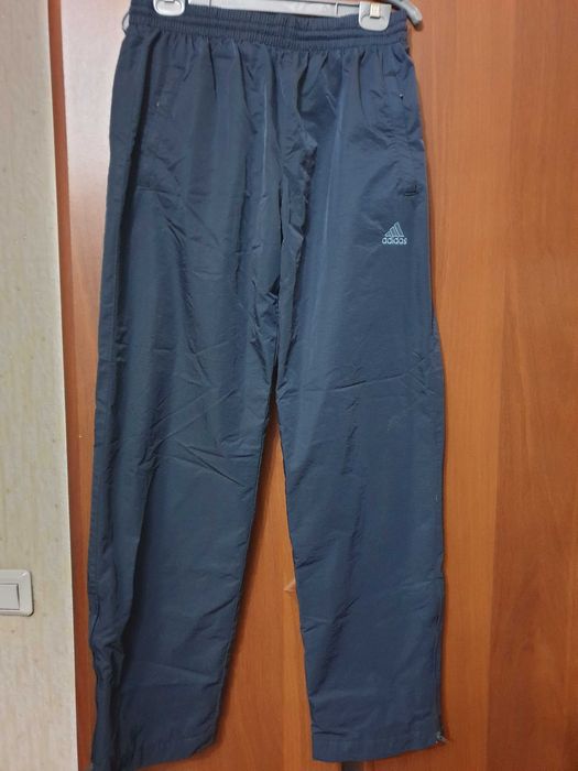 Продаю жилет адидас