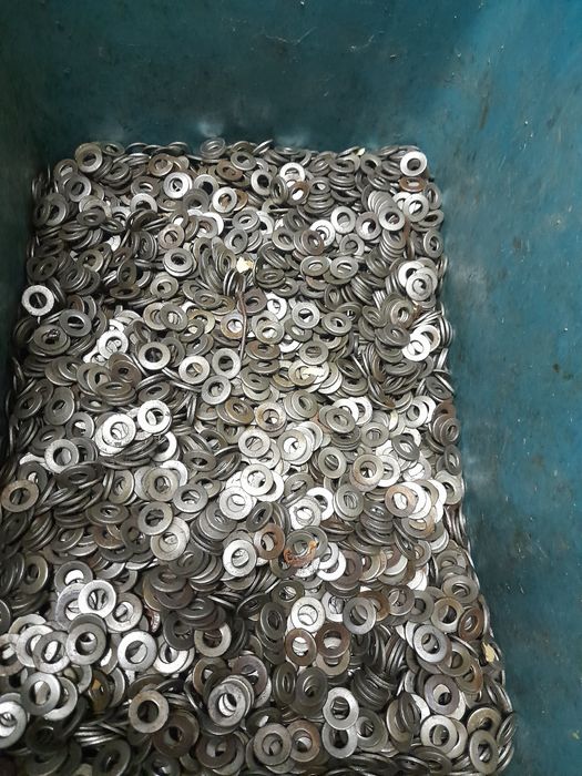 Болтове,гайки,шайби и зегерки