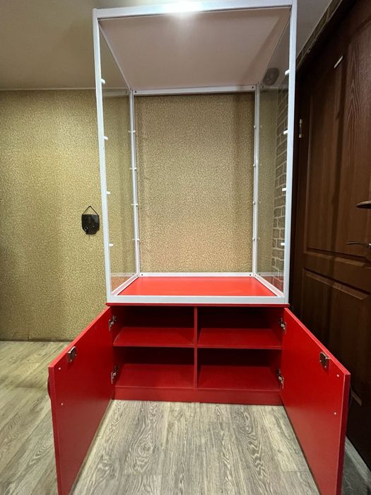 Продам стеклянные витрины