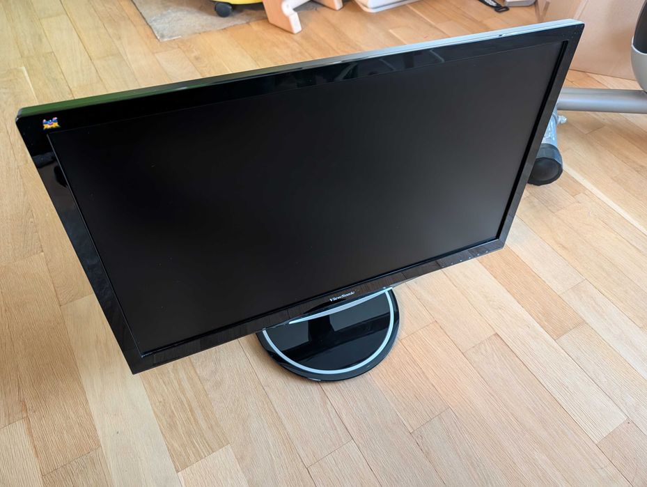 Монитор 24 инча ViewSonic 2 броя