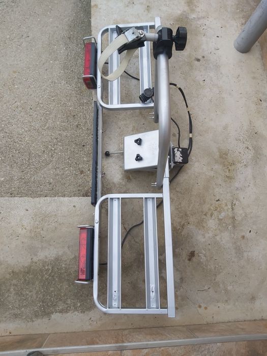 Vând suport auto pentru biciclete