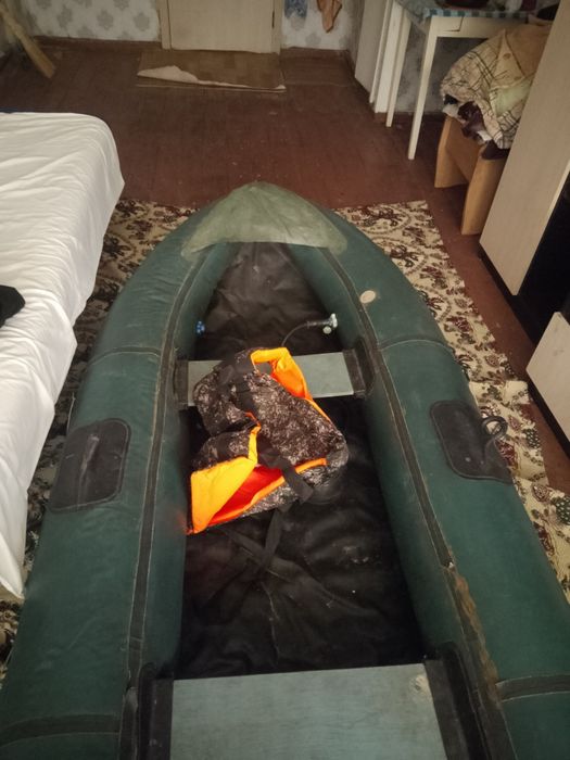 Лодка рыбацкая б/у