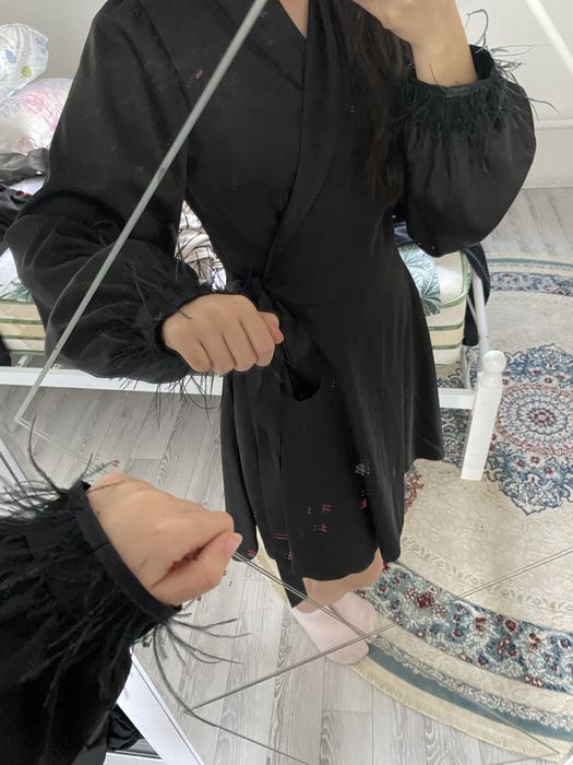 Платье короткое атласное