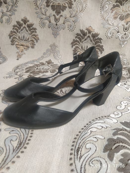 Продам босоножки  с Германии.