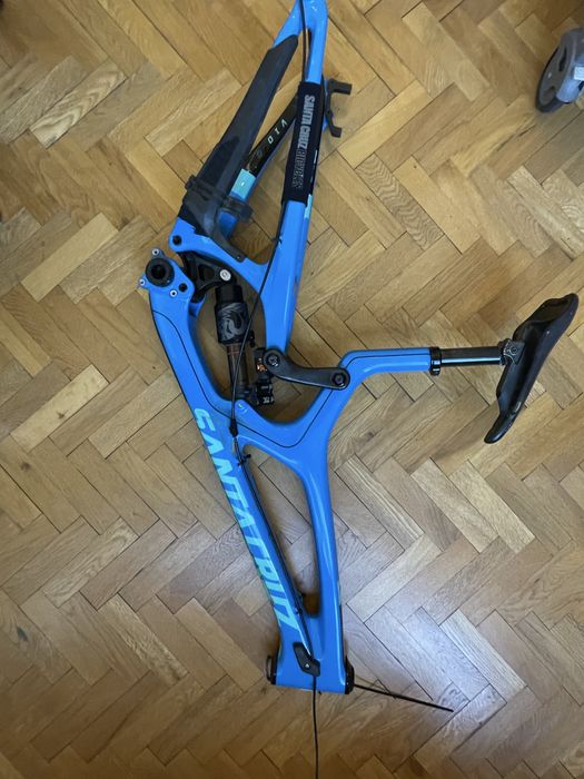 Santa Cruz V10 frame  + shock (XL size)