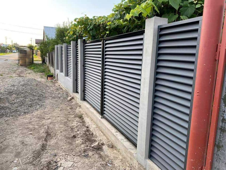Garduri si porti din panou stil jaluzele, sipca metalica, plasa si BCA