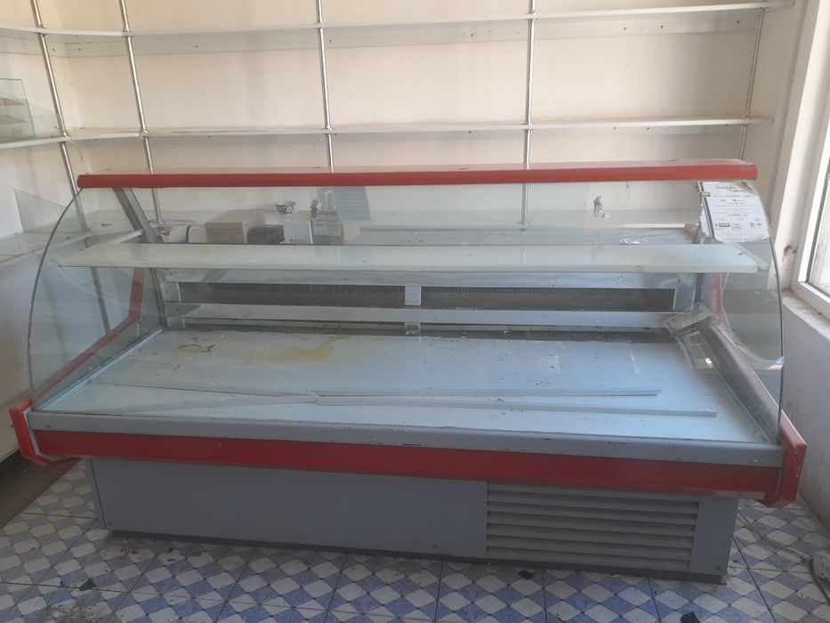 Витрина холодильник