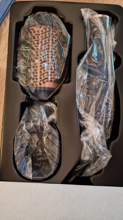 Uscător de păr cu perie