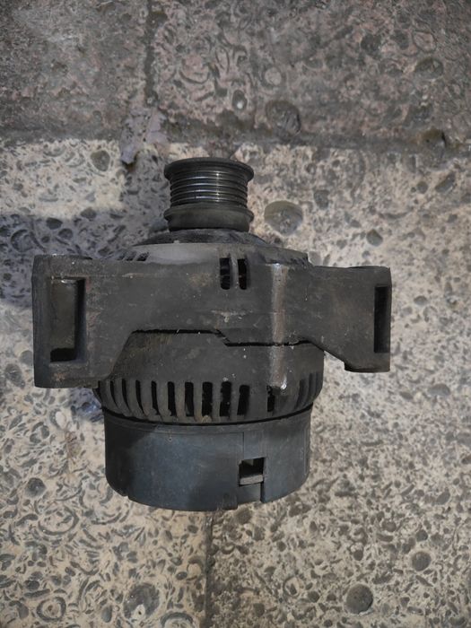 Продам генератор Мерседес 124,204 мотор