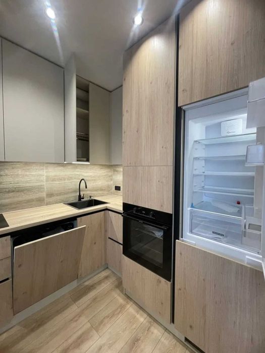 Дава се под наем Двустаен апартамент в София, Център - 60 кв.м за 397.8 € - Снимка #2