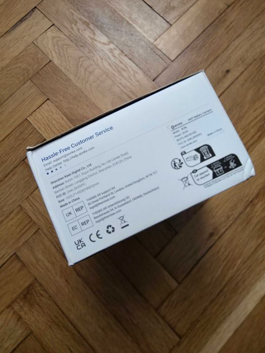 ANNKE Външна 4MP WiFi безжична охранителна камера с двойна светлина и соларен панел. Нова.