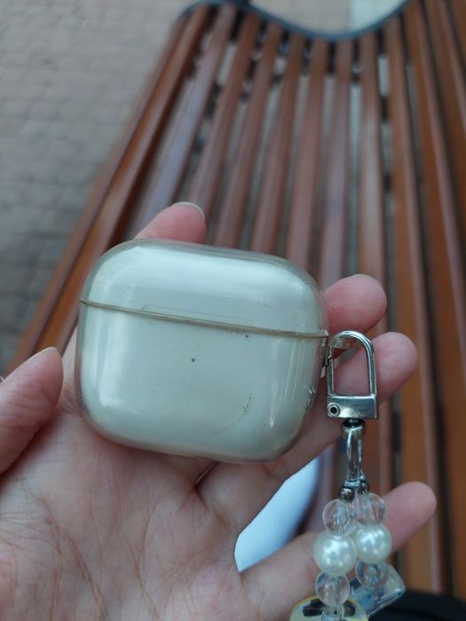 Apple AirPods ( 3rd generation)