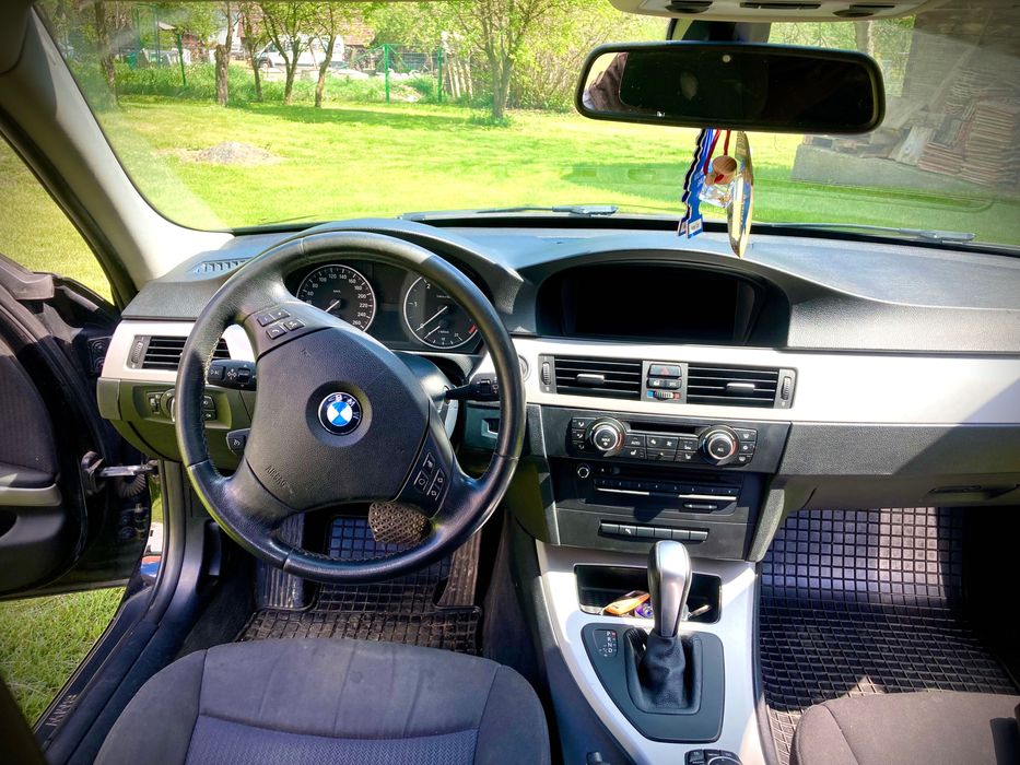 BMW 320d, automat, 184cp, 2010