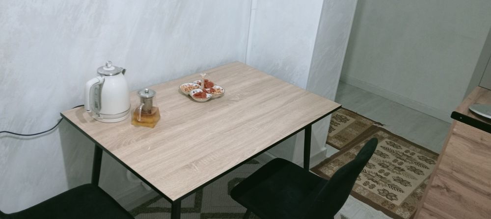 Продам стол для кухниии