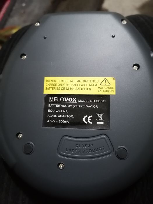 СD  плеар с слушалки и заредащо