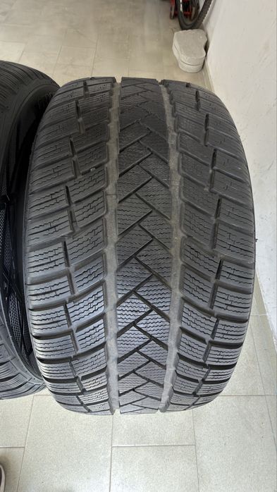 Зимни гуми за GLE 325/35/22  285/40/22 Vredestein