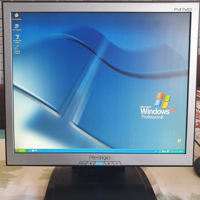 Комплект 2 бр. монитори 17" - AOC, Prestigio