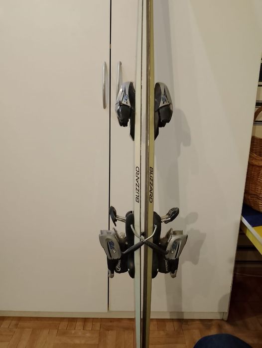 Продам лыжи Bizzard