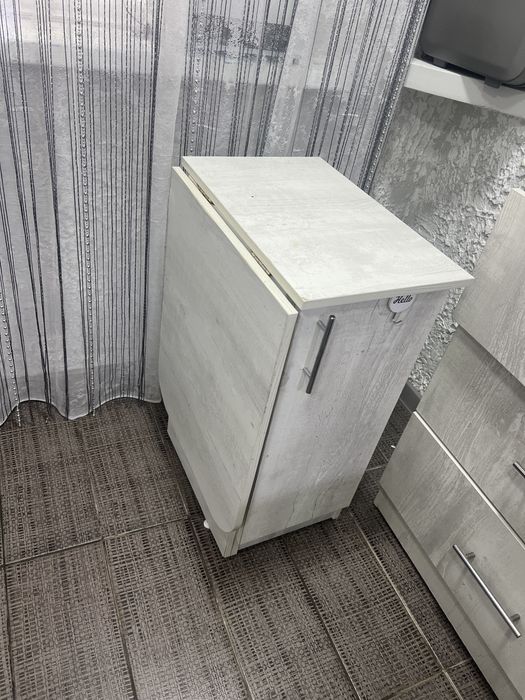 Стол маникюрный  либо на кухню