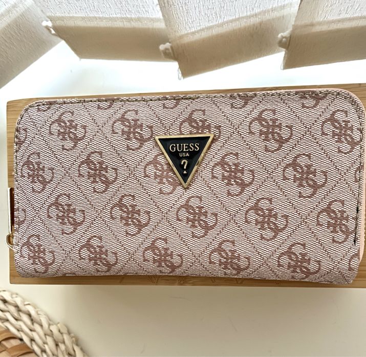 Дамско портмоне Guess