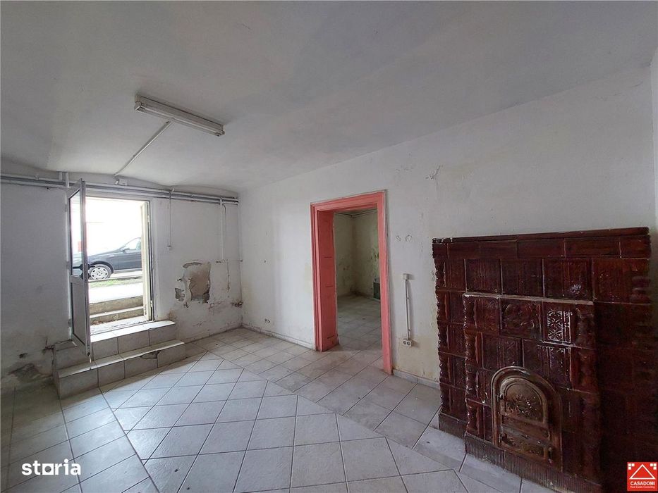 Casa cu spatiu comercial, zona Intim