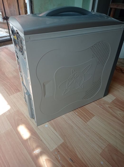 Продам компьютер старый всё на месте