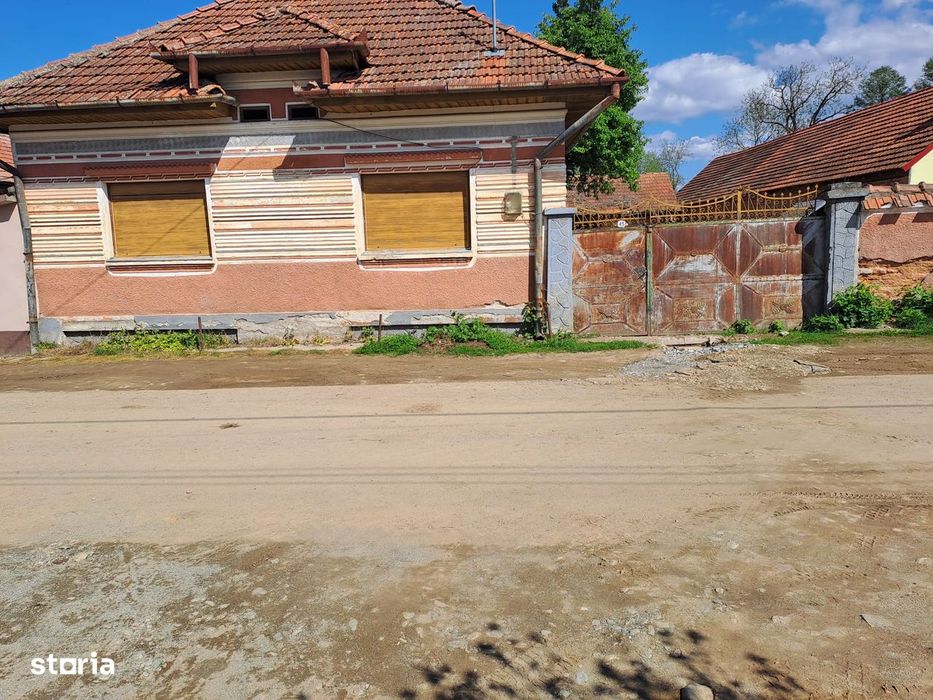 Casa de vanzare cu 2000 mp teren in Gura Vaii Brasov