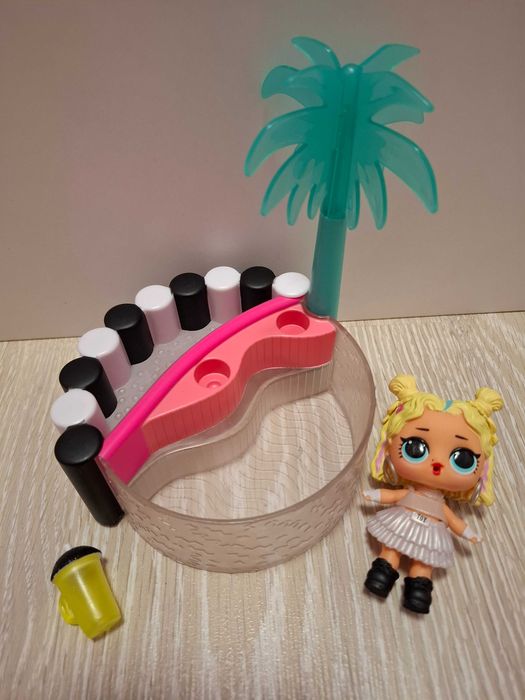 Кукла L.O.L с басейн