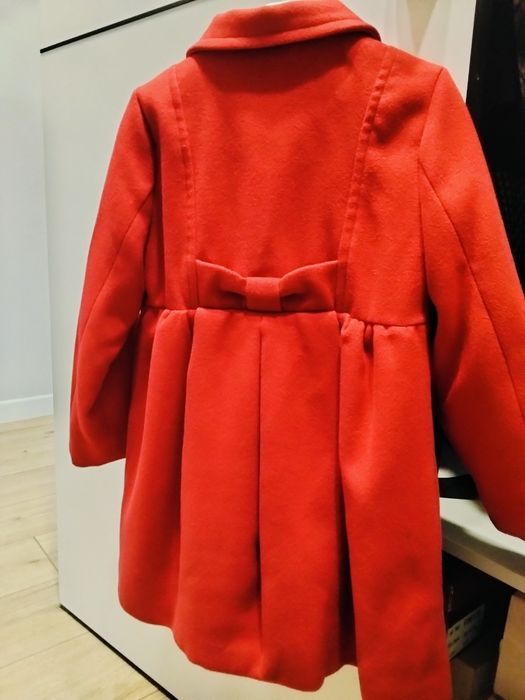 Продам пальто для девочки