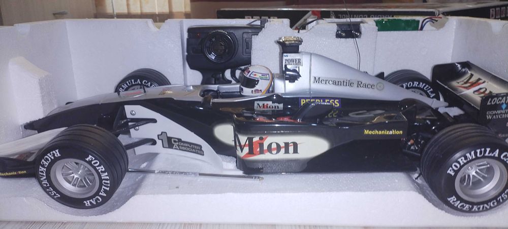 Формула 1 с дистанционно управление 1:8 - чисто нова