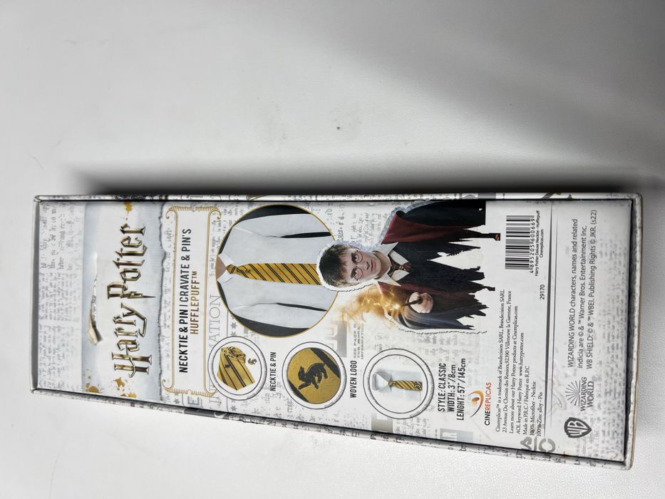 Cravata si pin Hufflepuff - Harry Potter