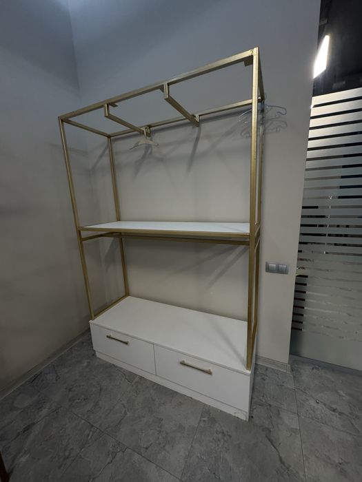 Для магазинов витрины одежды