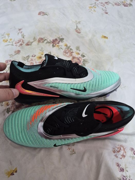 Ghete de fotbal nike model nou