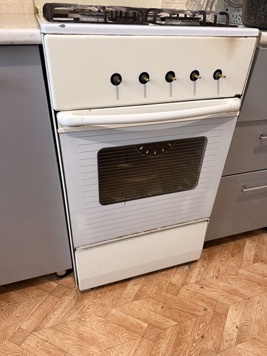 Газовые плита. В хорошем состояние